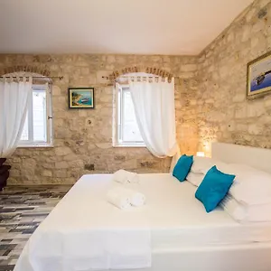 Toma Apartment
